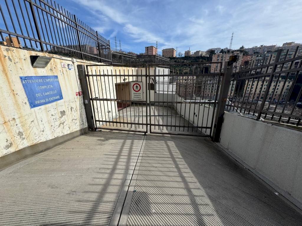 Box Genova (neighborhood Sampierdarena) - photo 1