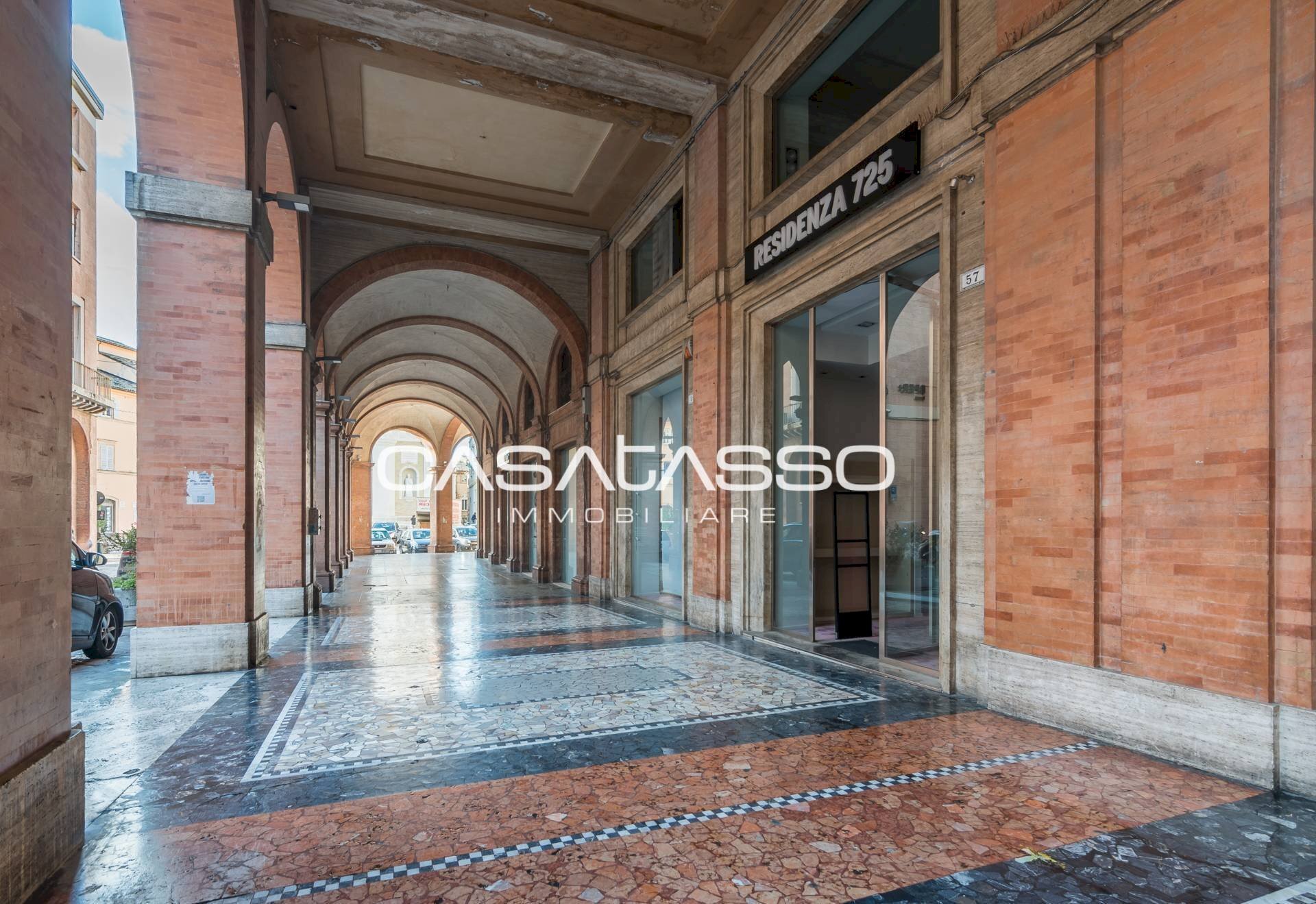 Portici davanti al locale - Locale Commerciale Corso della Repubblica
 
59-61, Macerata - foto 1