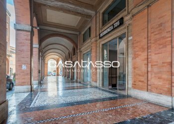 Portici davanti al locale - Locale Commerciale Corso della Repubblica
 
59-61, Macerata - foto 1