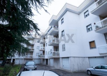 Edificio all\'aperto - Four-room apartment Via Cornole di Ruccia
 
46, Modugno - photo 1