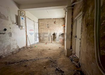 Stanza vuota - Locale Commerciale Via Dalmazia
 
12, Varese - foto 10