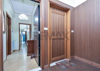 Hall / corridoio - Trilocale VIA SOTTOTENENTE CANTONE
 
10, Mascalucia - foto 4