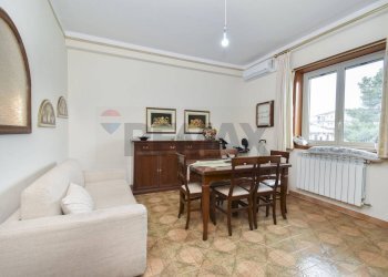 Sala da pranzo - Trilocale VIA SOTTOTENENTE CANTONE
 
10, Mascalucia - foto 6