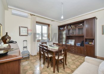 Sala da pranzo - Trilocale VIA SOTTOTENENTE CANTONE
 
10, Mascalucia - foto 7