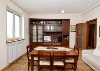 Sala da pranzo - Trilocale VIA SOTTOTENENTE CANTONE
 
10, Mascalucia - foto 8