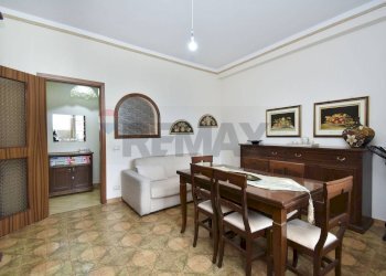 Sala da pranzo - Trilocale VIA SOTTOTENENTE CANTONE
 
10, Mascalucia - foto 9