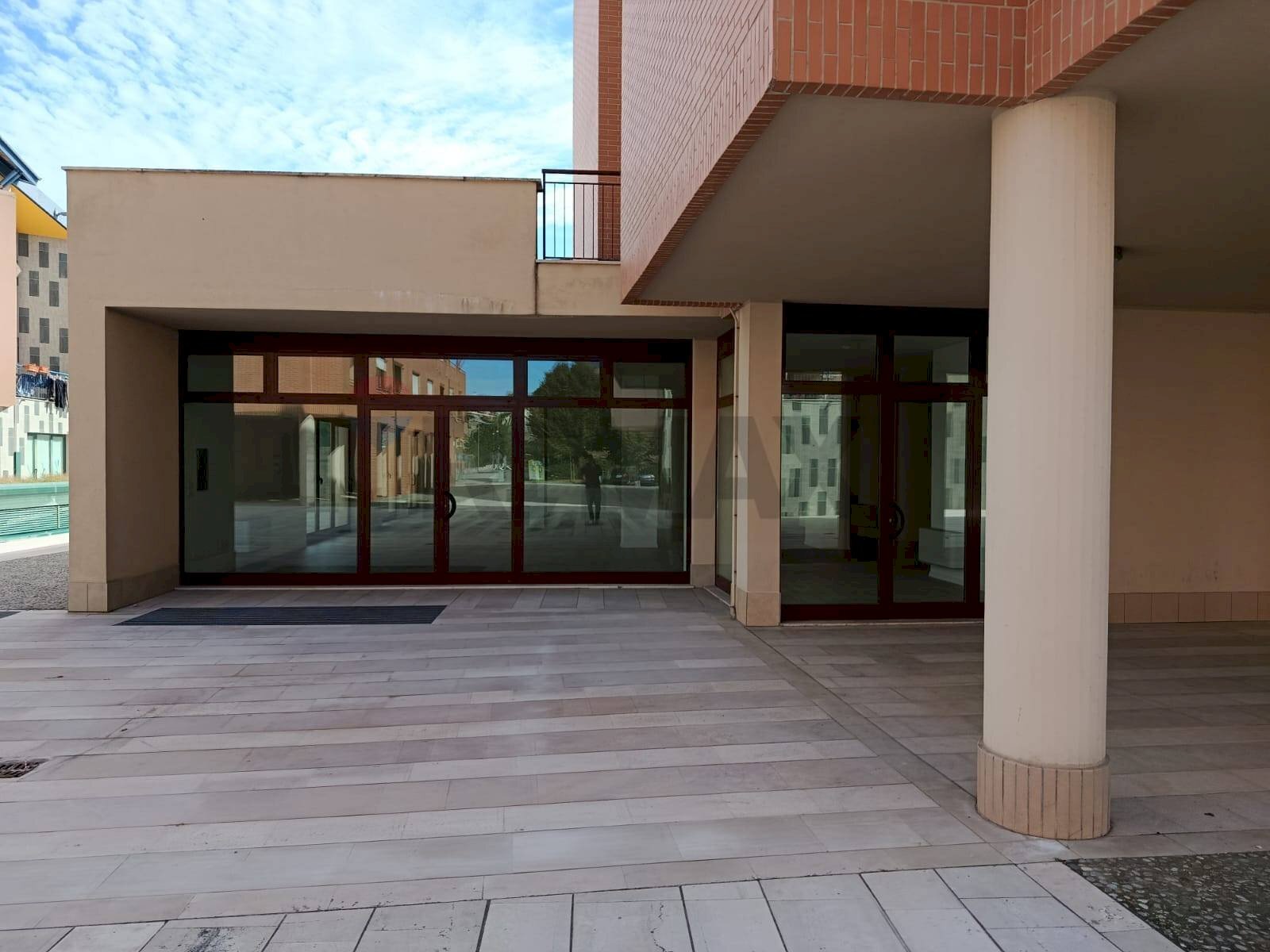 Terrazza - Commercial Premises largo 2 Giugno, Castelbellino - photo 2