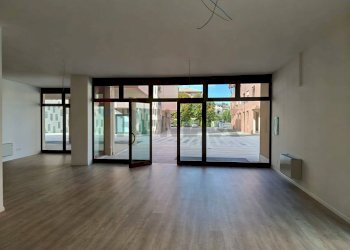 Stanza vuota - Commercial Premises largo 2 Giugno, Castelbellino - photo 3