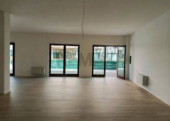 Stanza vuota - Commercial Premises largo 2 Giugno, Castelbellino - photo 4