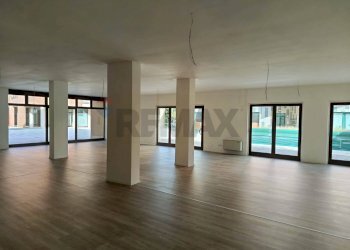 Stanza vuota - Commercial Premises largo 2 Giugno, Castelbellino - photo 6