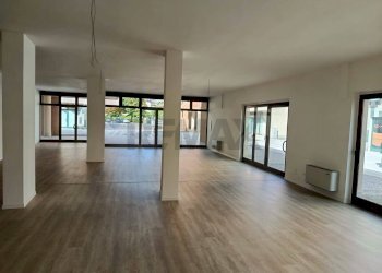 Stanza vuota - Commercial Premises largo 2 Giugno, Castelbellino - photo 7