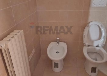 Bagno - Commercial Premises largo 2 Giugno, Castelbellino - photo 8