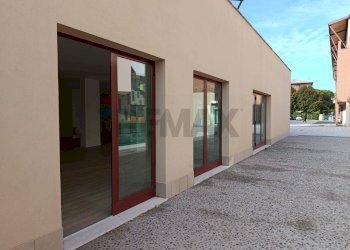 Terrazza - Commercial Premises largo 2 Giugno, Castelbellino - photo 12