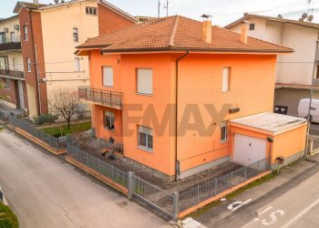 Casa all\'aperto - Casa indipendente Via Montessori
 
11, Rosora - foto 1