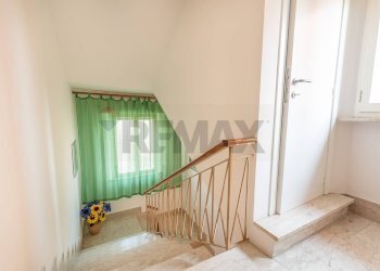 Scale - Casa indipendente Via Montessori
 
11, Rosora - foto 3