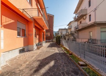 Edificio all\'aperto - Casa indipendente Via Montessori
 
11, Rosora - foto 32