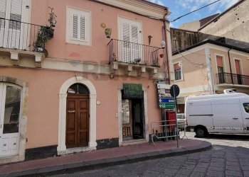 Edificio all\'aperto - Independent house PIAZZA DANTE ALIGHIERI
 
13, Calatabiano - photo 2