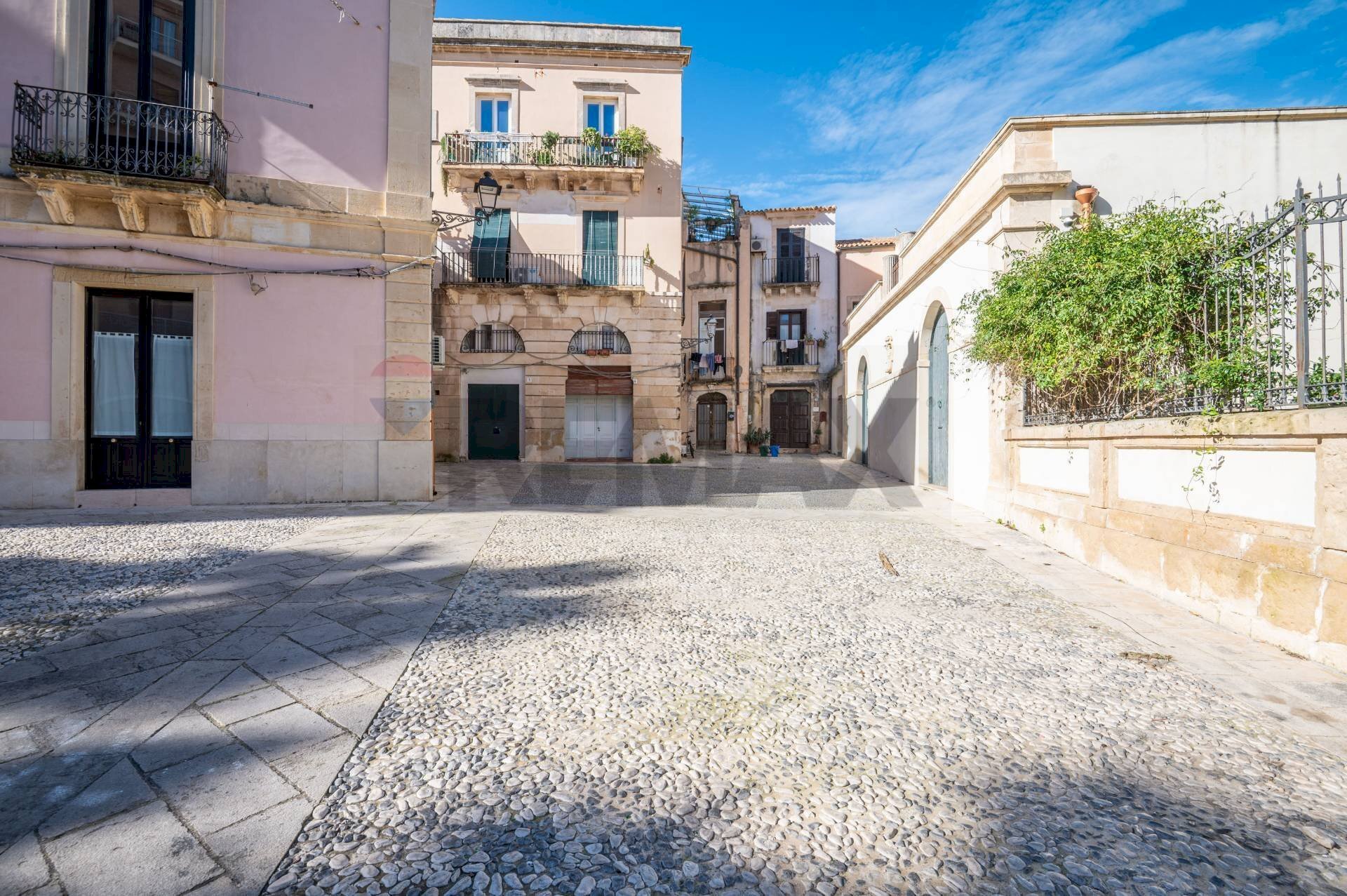 Edificio all\'aperto - Semi-detached house Ronco del Pozzo
 
6, Siracusa - photo 3