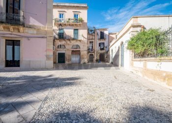 Edificio all\'aperto - Casa semi indipendente Ronco del Pozzo
 
6, Siracusa - foto 3