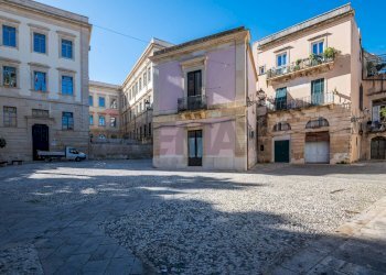 Edificio all\'aperto - Casa semi indipendente Ronco del Pozzo
 
6, Siracusa - foto 4