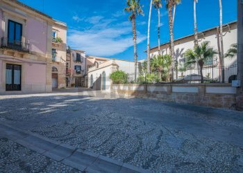 Edificio all\'aperto - Casa semi indipendente Ronco del Pozzo
 
6, Siracusa - foto 26