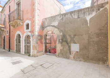Edificio all\'aperto - Casa semi indipendente Via Arizzi
 
14, Siracusa - foto 26