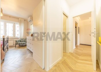 Hall / corridoio - Three-room apartment VIA DELLE BALEARI, Roma - photo 14