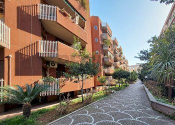 Edificio all\'aperto - Trilocale Roma - foto 39