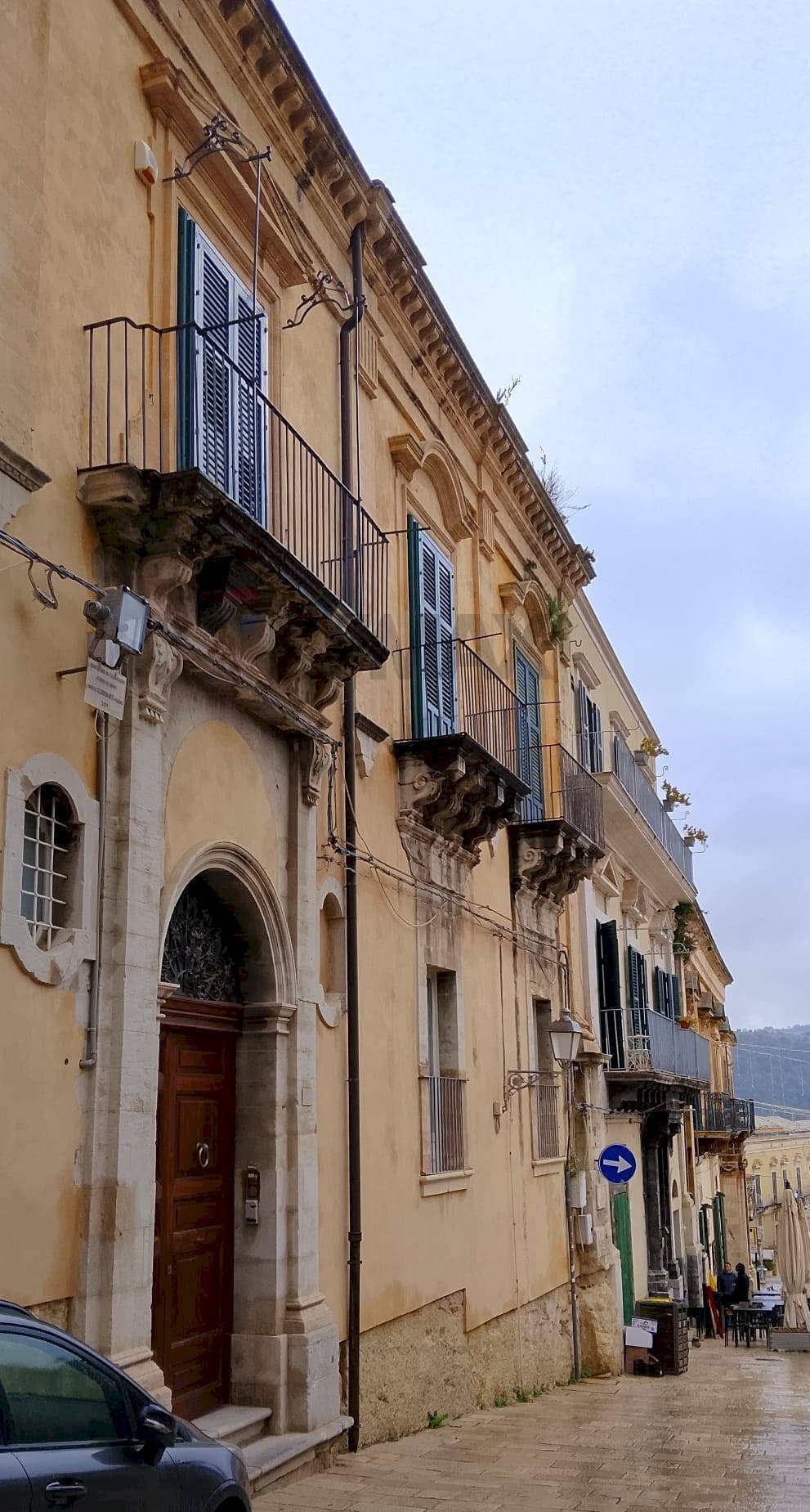 Edificio all\'aperto - Casa semi indipendente Via Duomo
 
23, Ragusa - foto 2