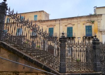 Edificio all\'aperto - Casa semi indipendente Via Duomo
 
23, Ragusa - foto 1