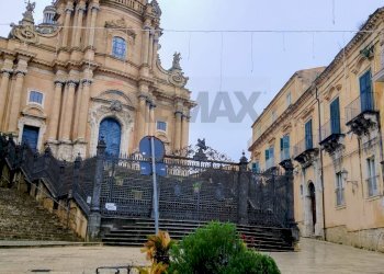 Edificio all\'aperto - Casa semi indipendente Via Duomo
 
23, Ragusa - foto 3