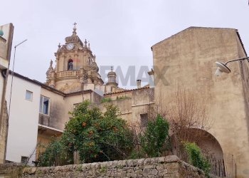 Edificio all\'aperto - Casa semi indipendente Via Duomo
 
23, Ragusa - foto 5