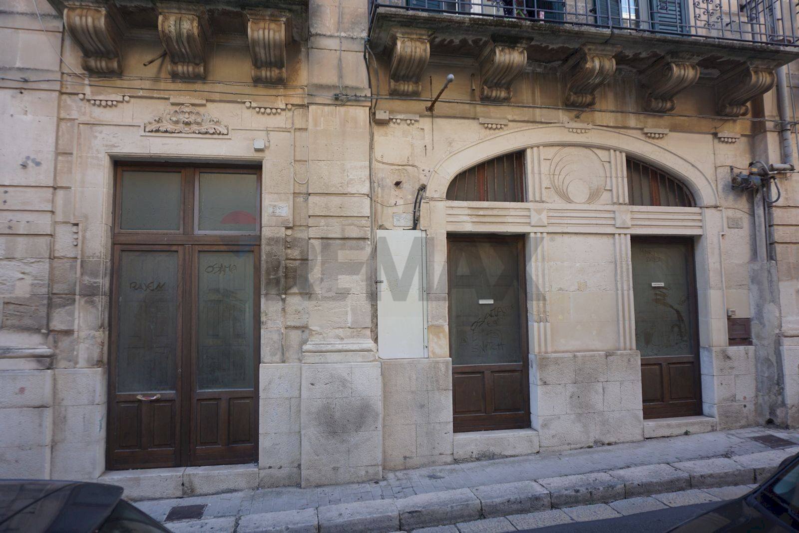 Edificio all\'aperto - Laboratorio via san vito
 
22-24-26, Ragusa - foto 1