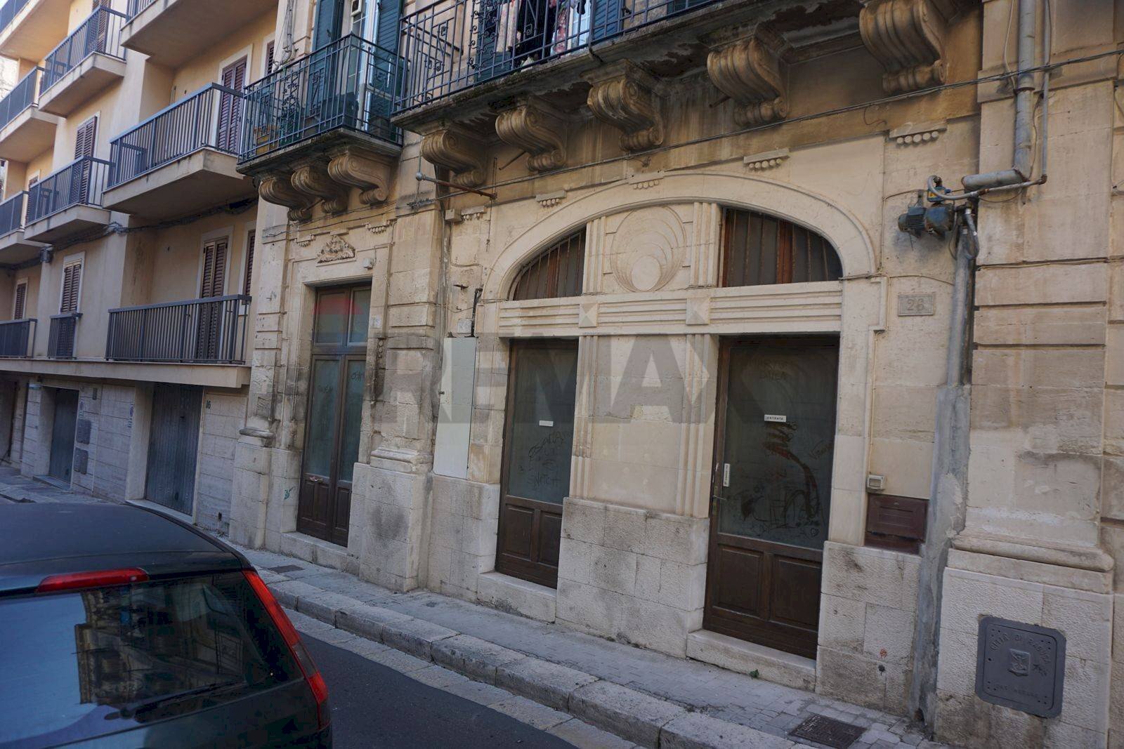 Edificio all\'aperto - Laboratorio via san vito
 
22-24-26, Ragusa - foto 2