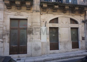 Edificio all\'aperto - Laboratorio via san vito
 
22-24-26, Ragusa - foto 1