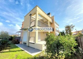 facciata - Casa semi indipendente Via del Secco, Camaiore - foto 1