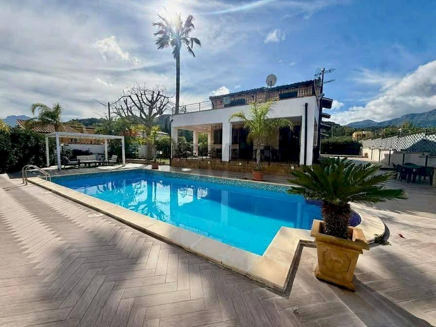 Piscina - Villa contrada giardini
 
19, Trabia - foto 1