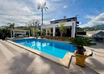 Piscina - Villa contrada giardini
 
19, Trabia - foto 1