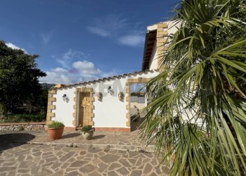 Casa all\'aperto - Villa contrada giardini
 
19, Trabia - foto 7