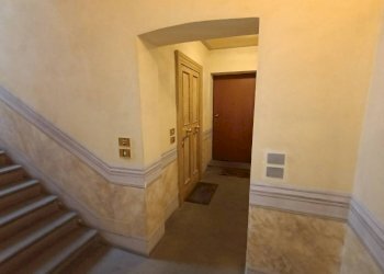 Interno palazzo - Quadrilocale strada Massimo d'Azeglio, 15, Parma (zona Oltretorrente) - foto 4