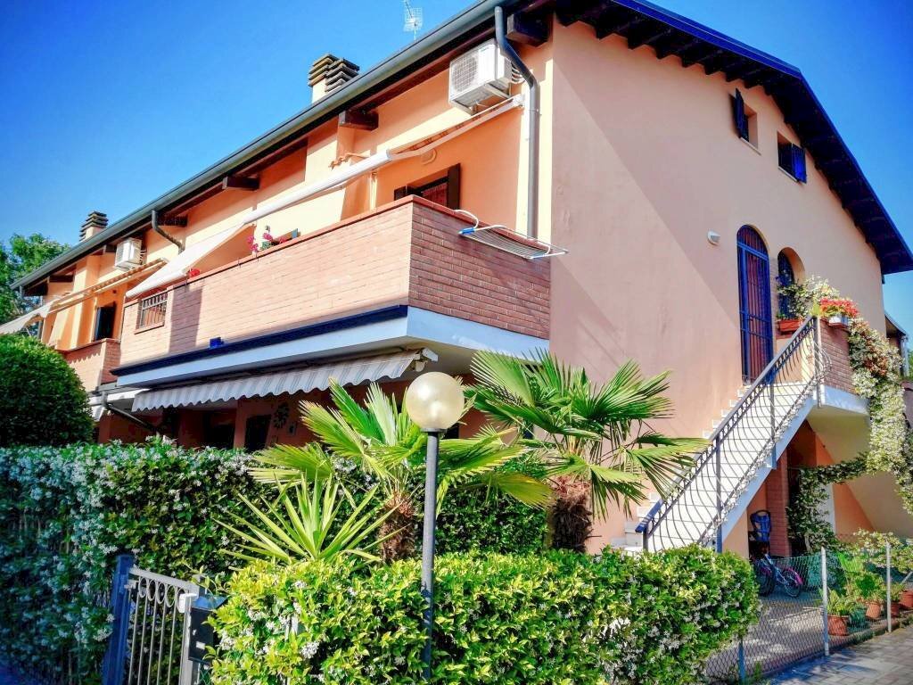 Facciata - Quadrilocale via Libolla, Ravenna (zona Porto Corsini) - foto 1