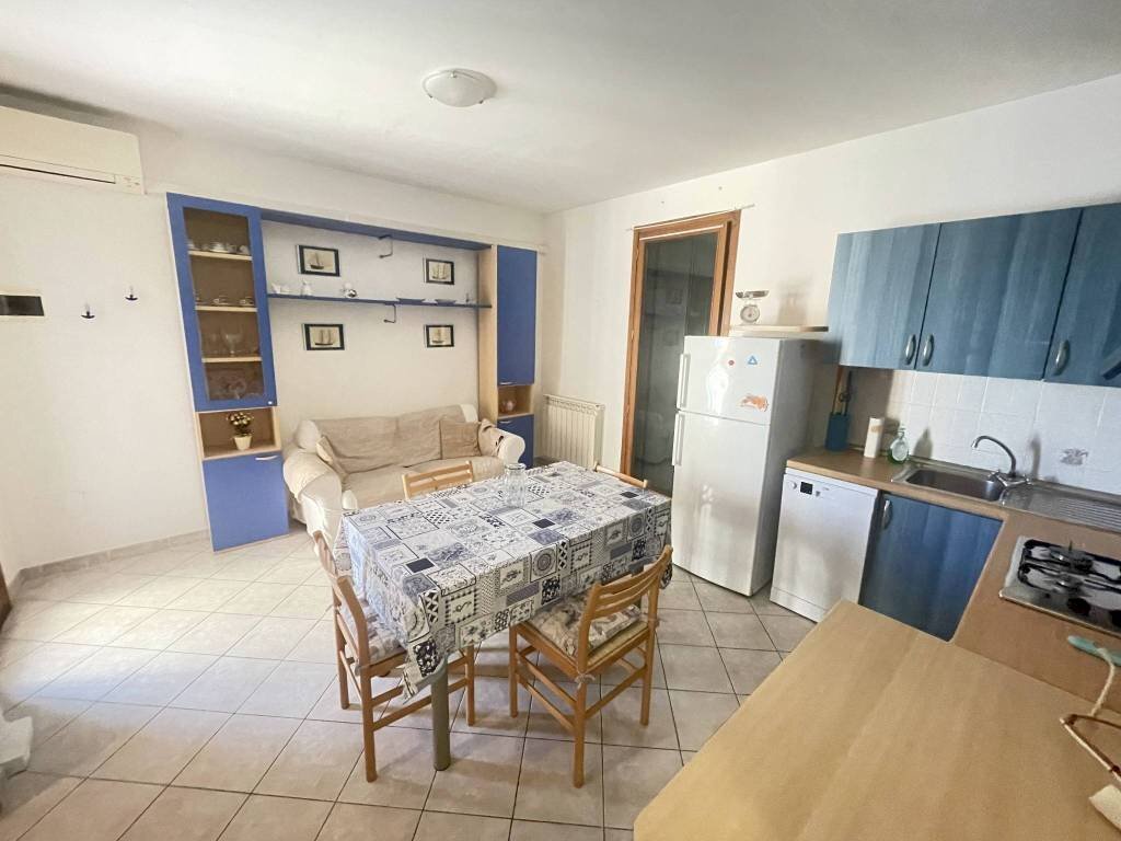 Soggiorno - Quadrilocale via Libolla, Ravenna (zona Porto Corsini) - foto 2