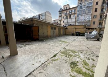 Cortile interno - Box Passaggio Privato Mario Leoni, 2, Torino (zona Lingotto) - foto 4