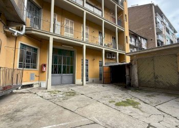 Cortile interno - Box Passaggio Privato Mario Leoni, 2, Torino (zona Lingotto) - foto 5