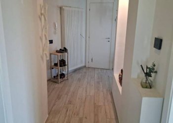 Corridoio - Three-room apartment via 1 Alpini, Mondovì - photo 2