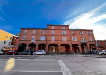 Facciata - Negozio via Giuseppe Massarenti, 177, Bologna (zona Massarenti) - foto 5