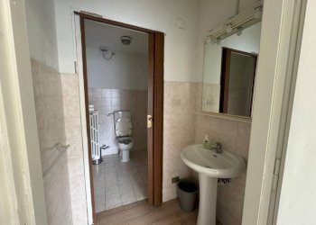 Bagno - Shop via Capua, 1, Torino (neighborhood Borgo Vittoria) - photo 8