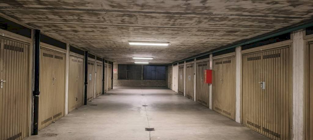 Interno non residenziale - Box strada del Lionetto, 16, Torino (zona Parella) - foto 1