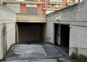 Cortile interno - Box strada del Lionetto, 16, Torino (zona Parella) - foto 8