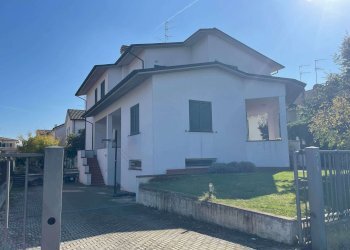 whatsapp image 2025-10-29 at 18.03.53 - Semi-detached Villa via Albergati, Medicina - photo 1